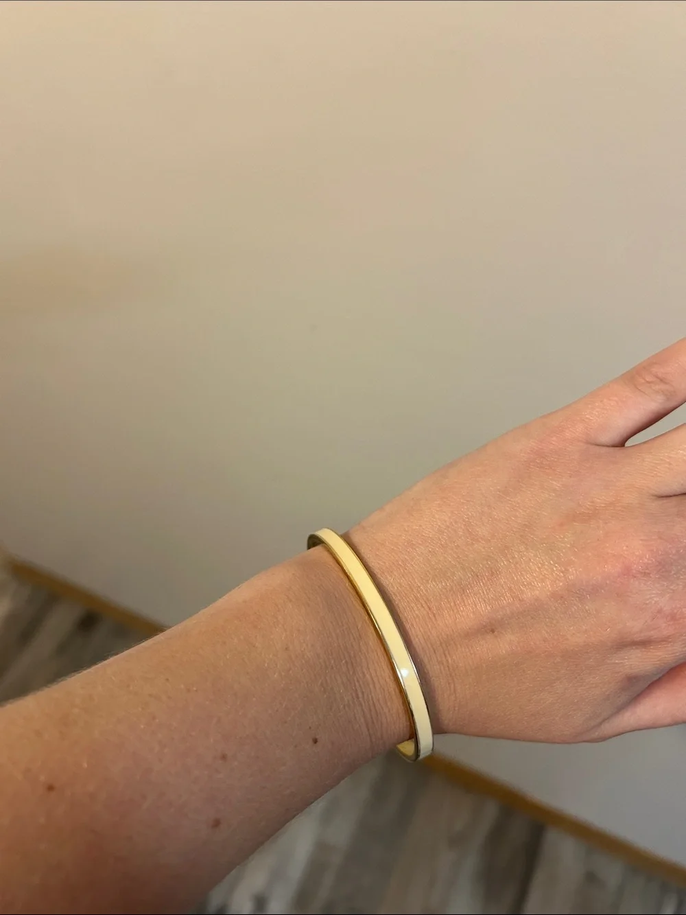 ♠️ Kate Spade New York Tickle the Ivories Gold and Ivory Enamel Bangle Bracelet - Picture 8 of 8